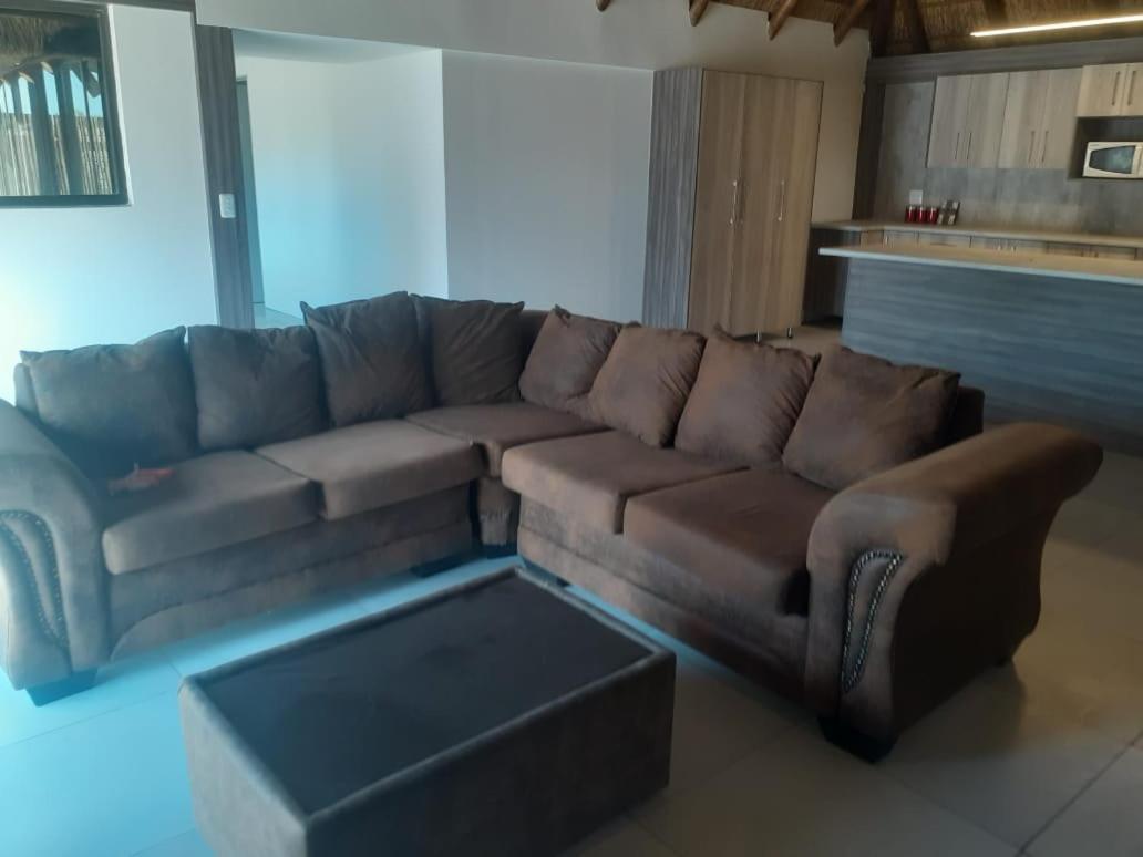 12 On Vaal Drive Guesthouse 밴더바일파크 외부 사진