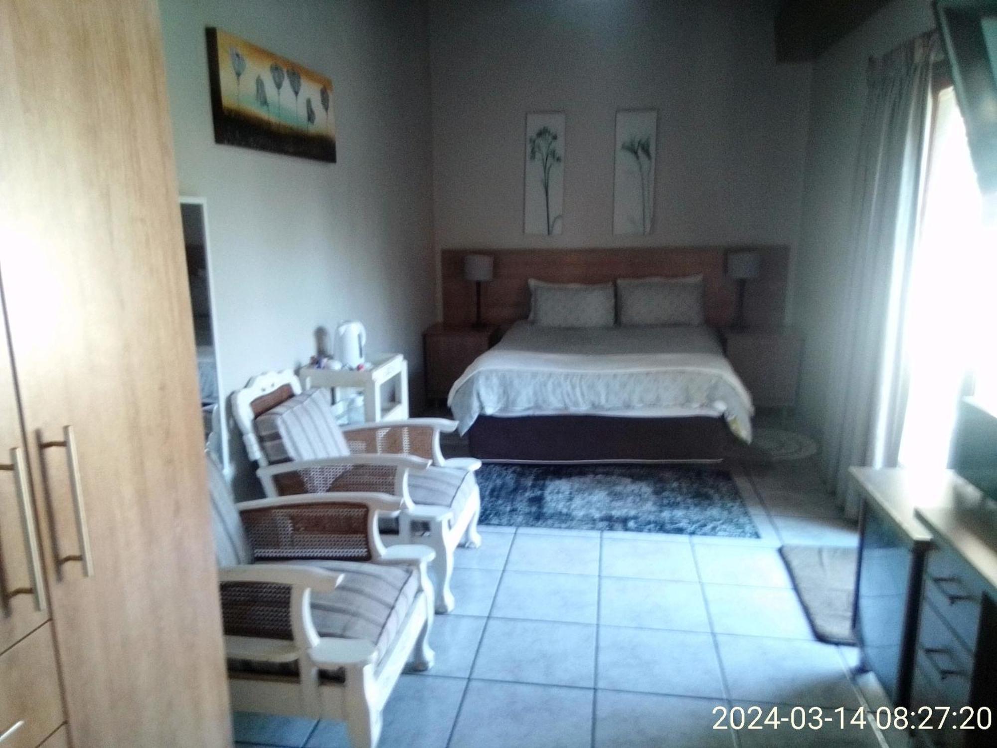 12 On Vaal Drive Guesthouse 밴더바일파크 외부 사진