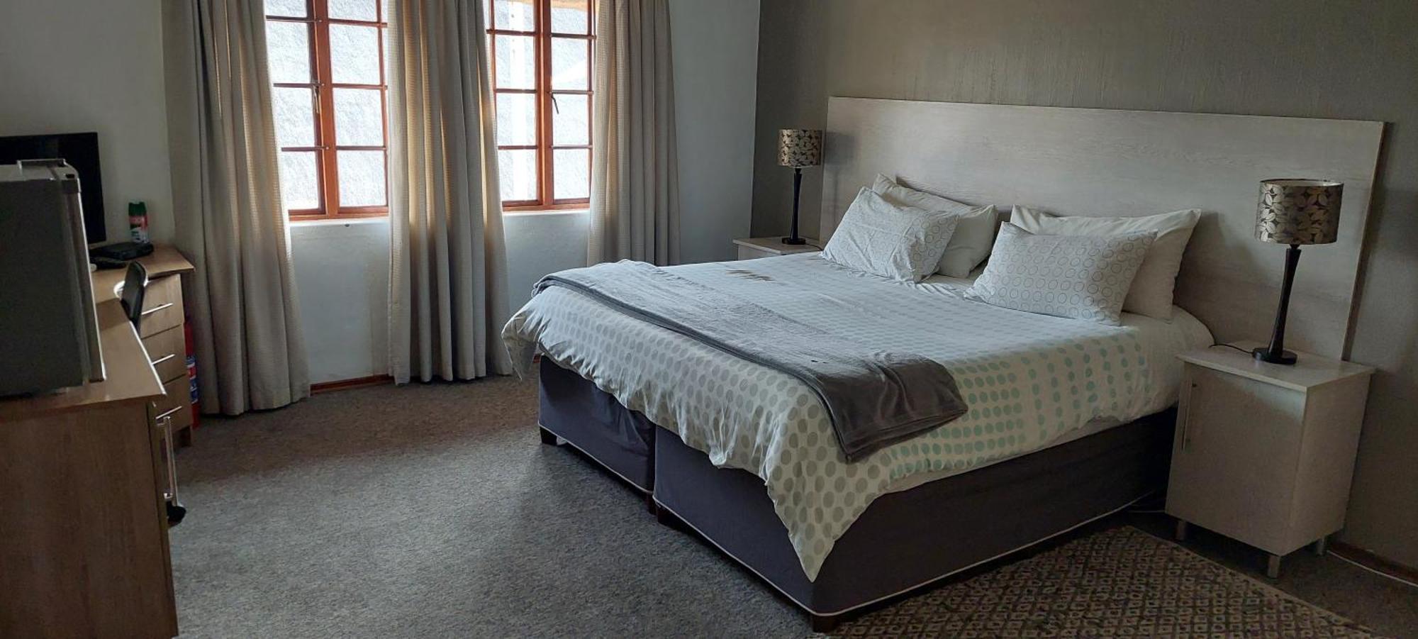 12 On Vaal Drive Guesthouse 밴더바일파크 외부 사진