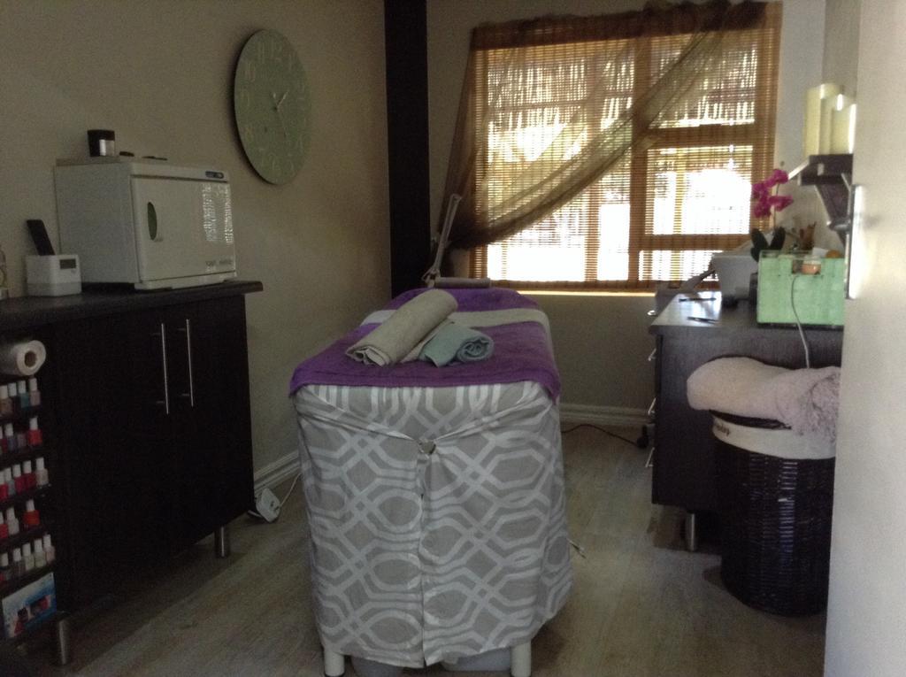 12 On Vaal Drive Guesthouse 밴더바일파크 외부 사진