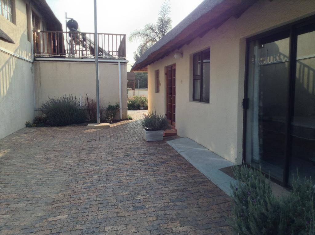12 On Vaal Drive Guesthouse 밴더바일파크 객실 사진