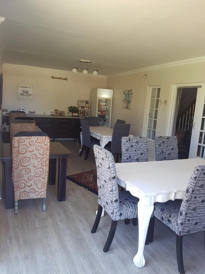 12 On Vaal Drive Guesthouse 밴더바일파크 외부 사진