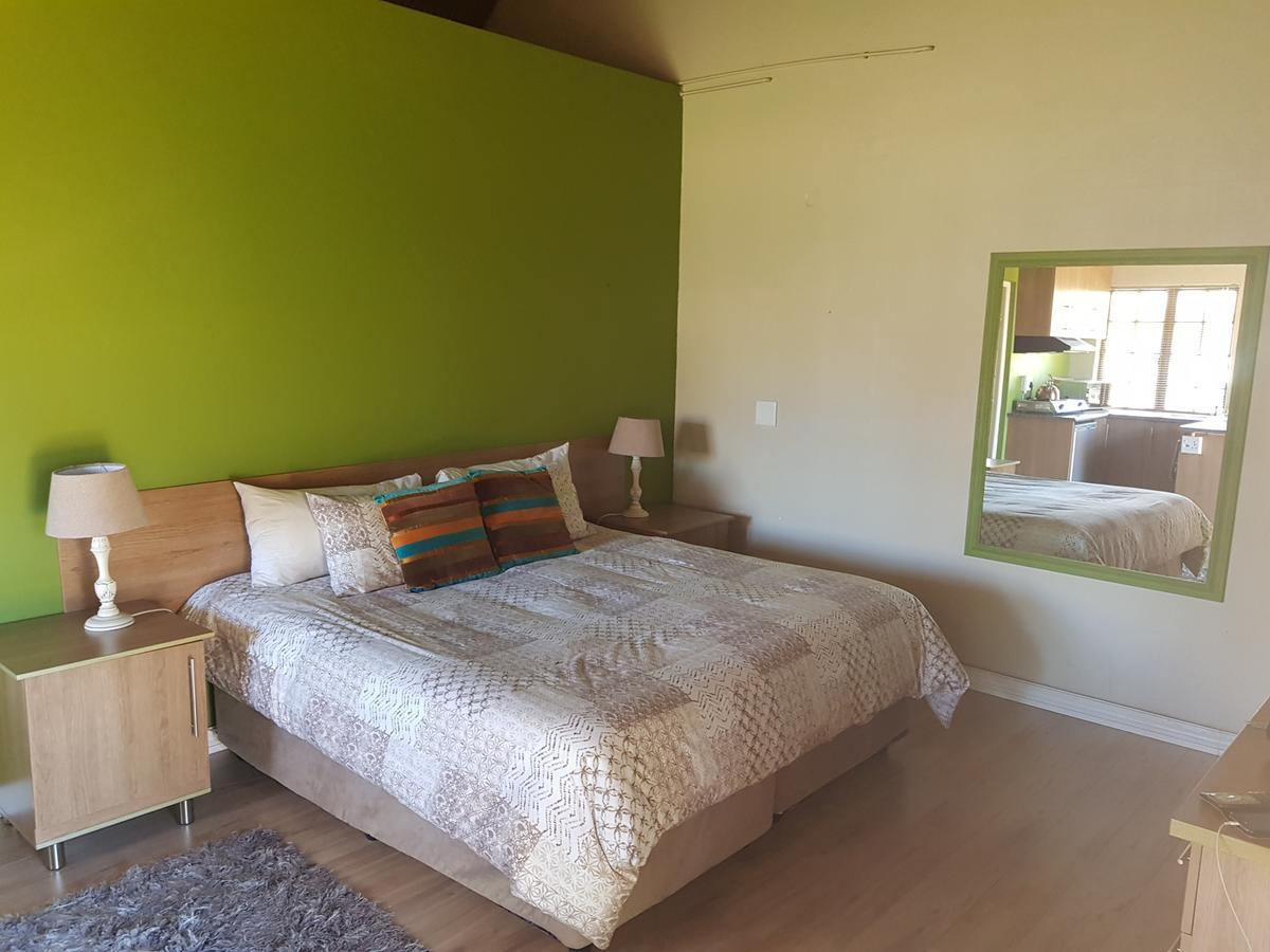 12 On Vaal Drive Guesthouse 밴더바일파크 외부 사진