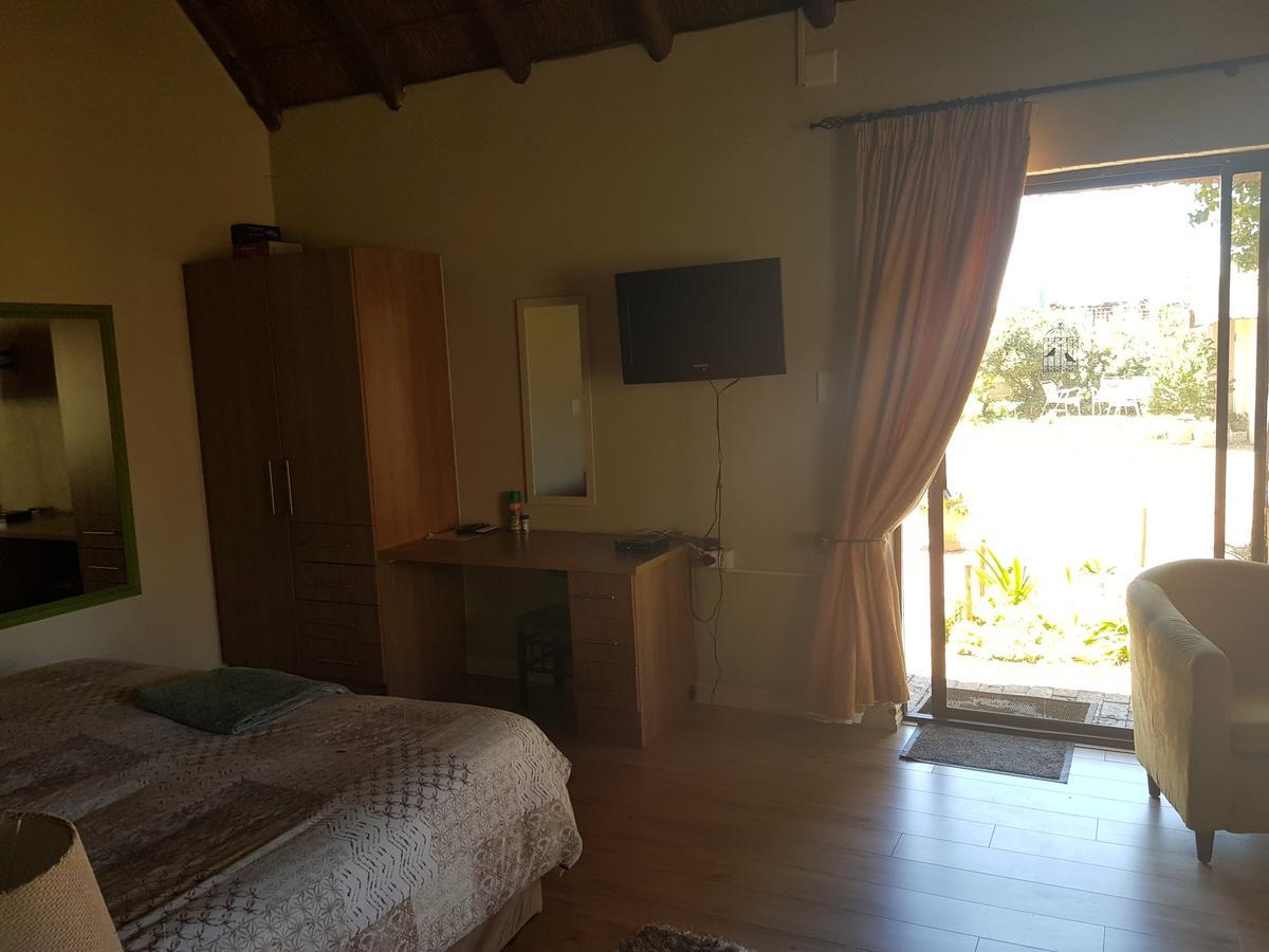 12 On Vaal Drive Guesthouse 밴더바일파크 외부 사진