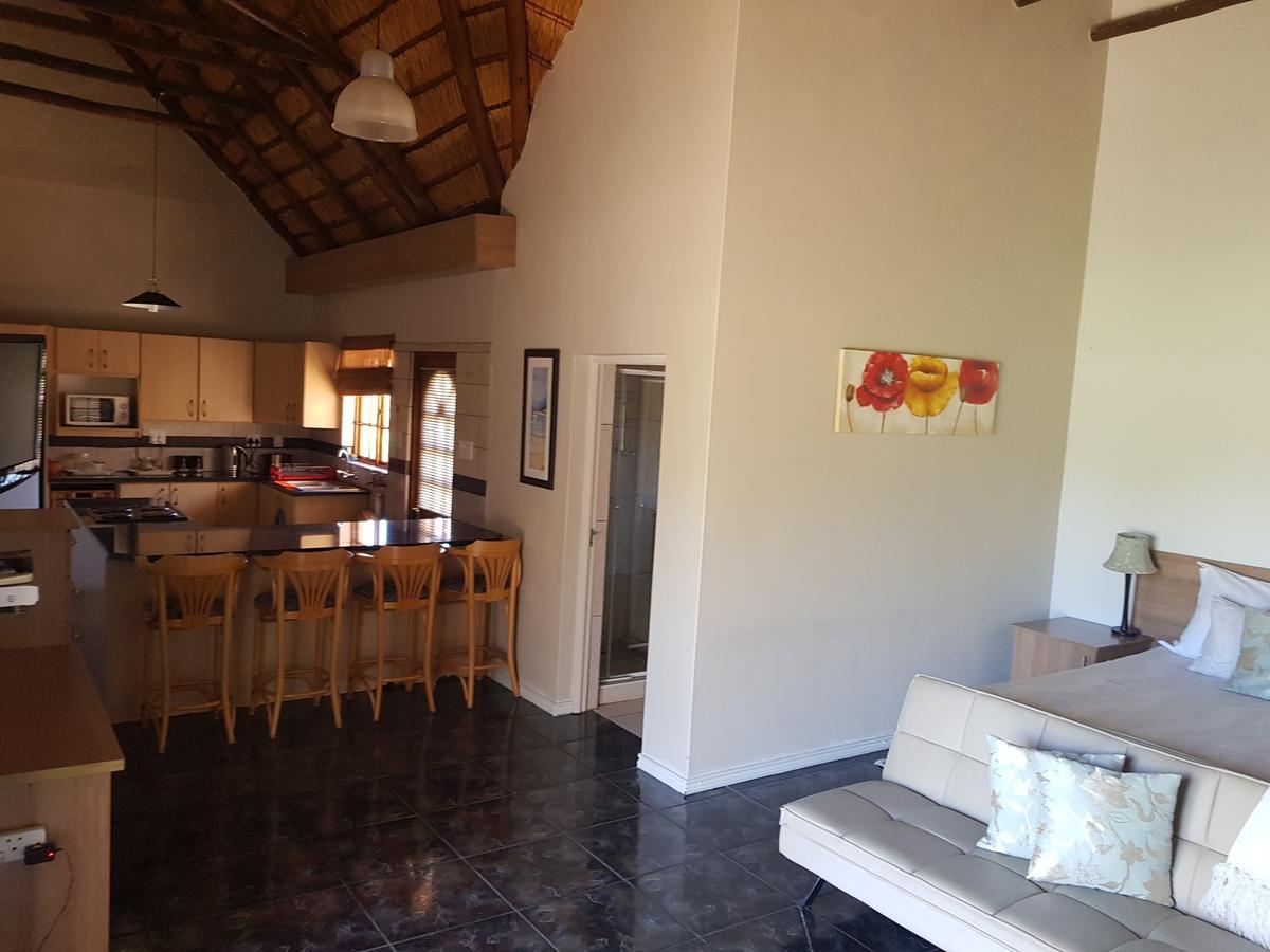 12 On Vaal Drive Guesthouse 밴더바일파크 외부 사진