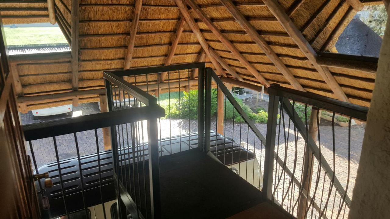 12 On Vaal Drive Guesthouse 밴더바일파크 외부 사진