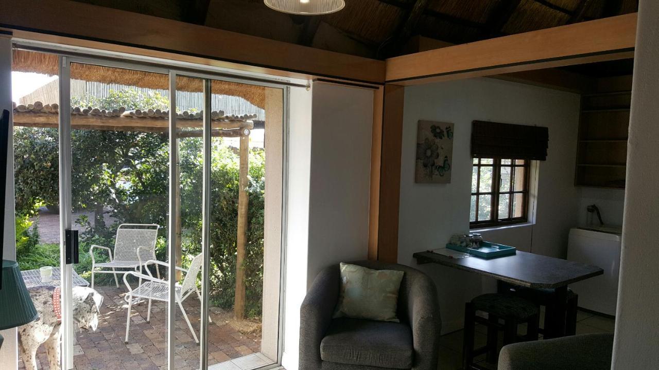 12 On Vaal Drive Guesthouse 밴더바일파크 외부 사진