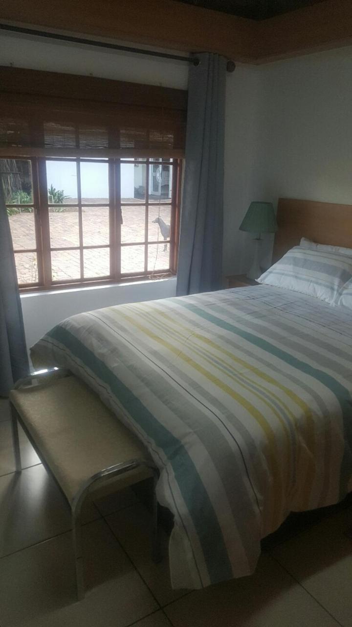 12 On Vaal Drive Guesthouse 밴더바일파크 외부 사진