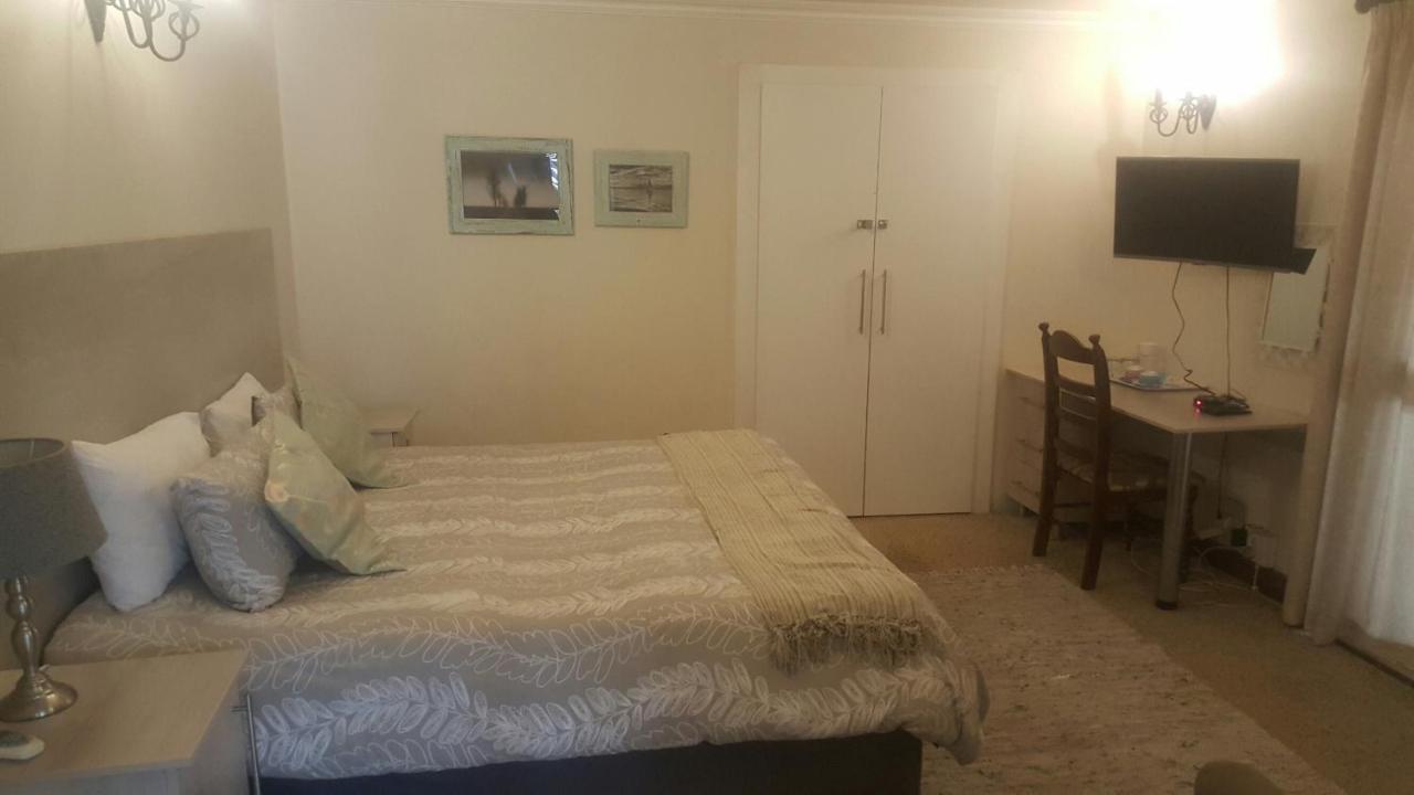 12 On Vaal Drive Guesthouse 밴더바일파크 외부 사진